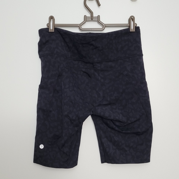 Lululemon Fast and Free 10 inch Shorts - Printed Black Camo - Picture 2 of 3
